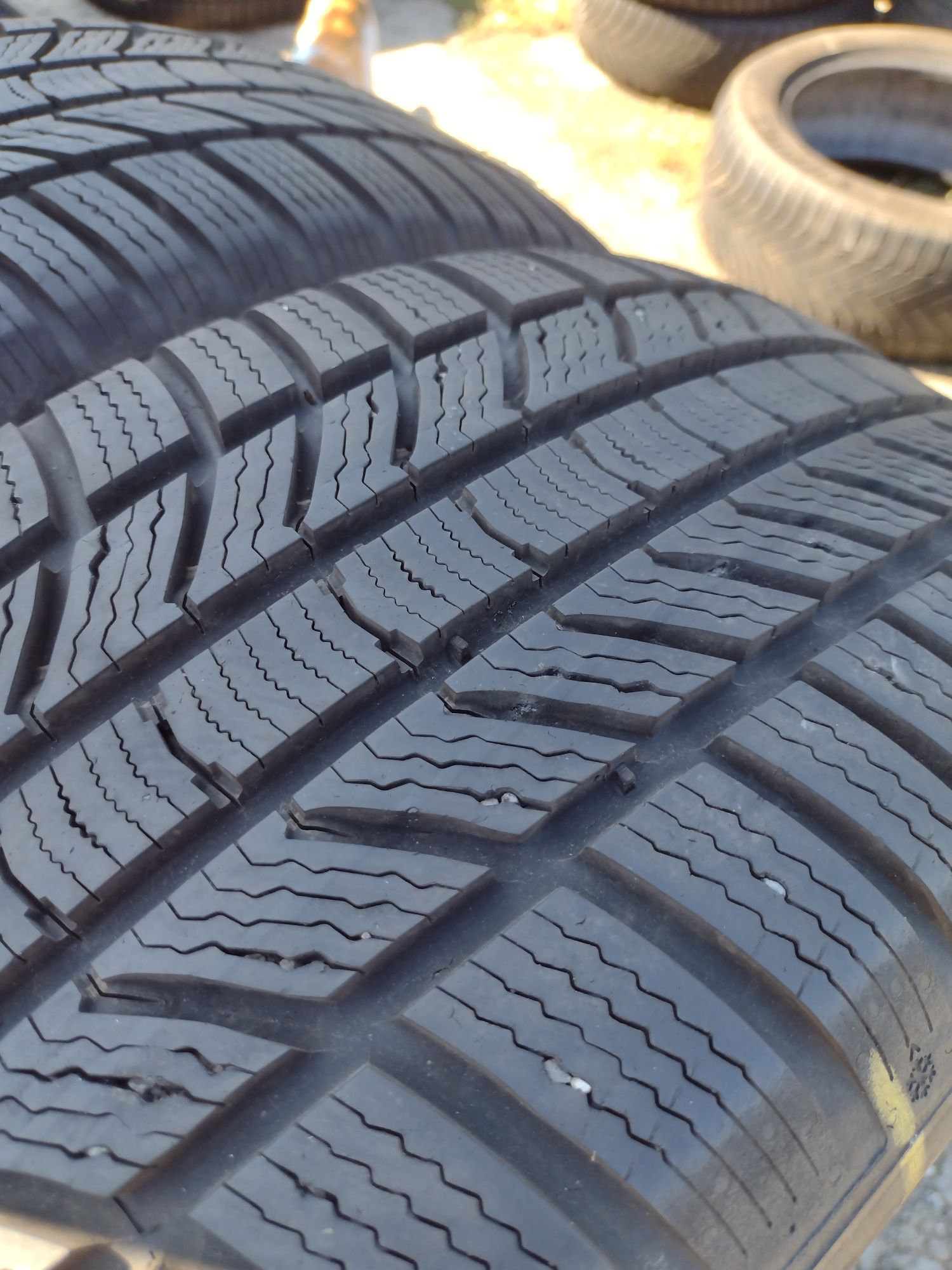 Почти нови 2бр.235/55/17 Continental TS870P dot1322