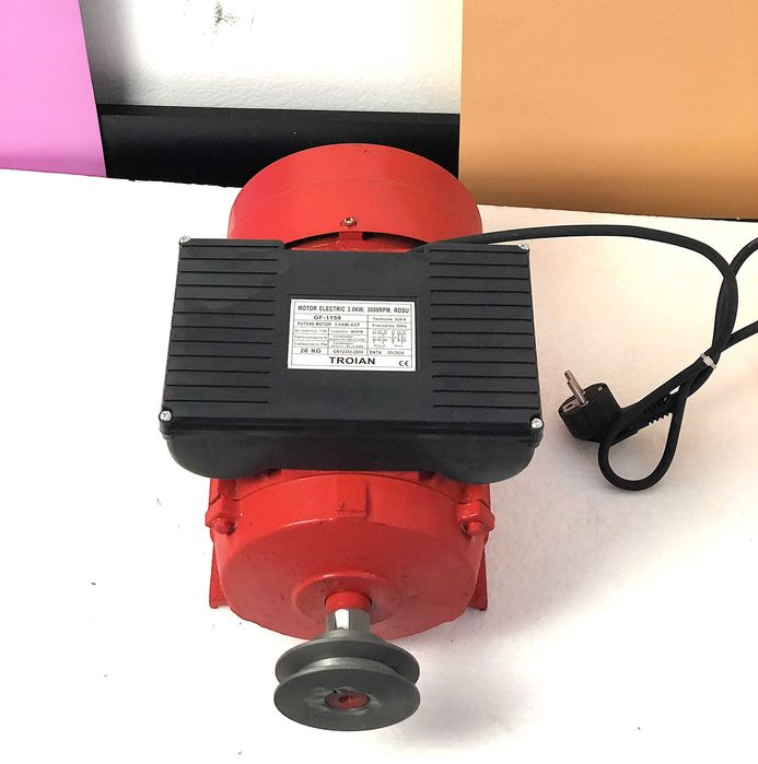 Motor electric 2200W, 3000 RPM, monofazat, rezistent