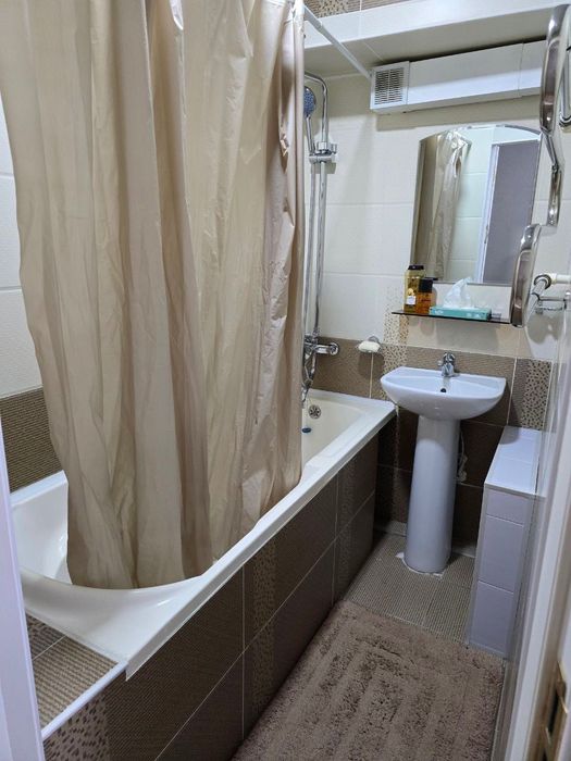 Сдаётся 2 ком в центре на Ц5 с ремонтом, укомплектована