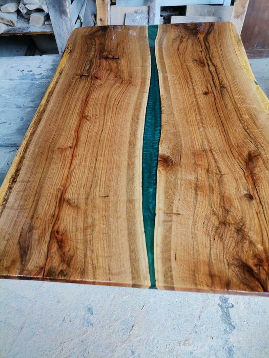 Плот изработен от червен дъб и епоксидна смола