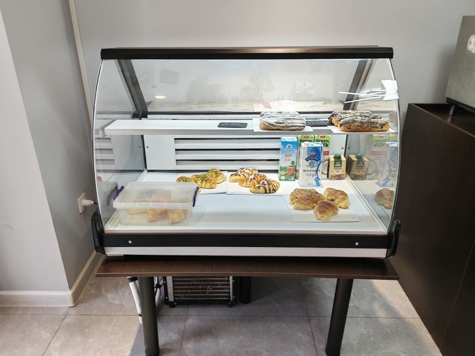 Витринный холодильник