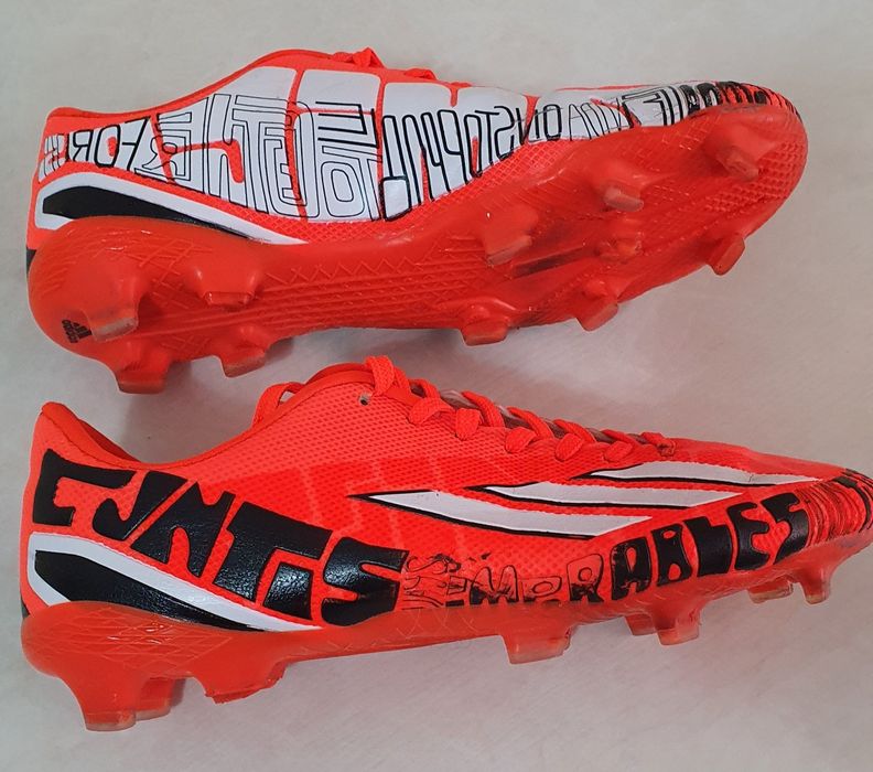 Бутсы оригинал фирмы Adidas отличном состоянии.