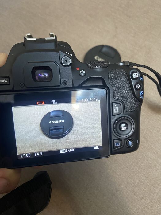 Canon Eos 250D 4K obiectiv 18:55 EF-S Impecabil ,sub 5000 cadre,ca nou