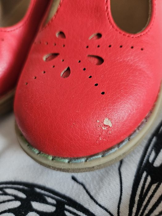 Hainuta stofa rosie 4ani  si pantofiori masura 28