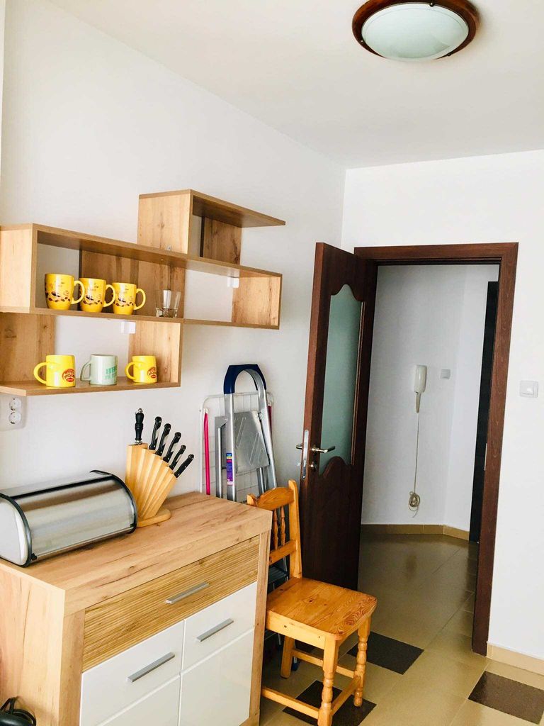 Дава се под наем Двустаен апартамент в Бургас, Център - 65 кв.м за 175 € - Снимка #4