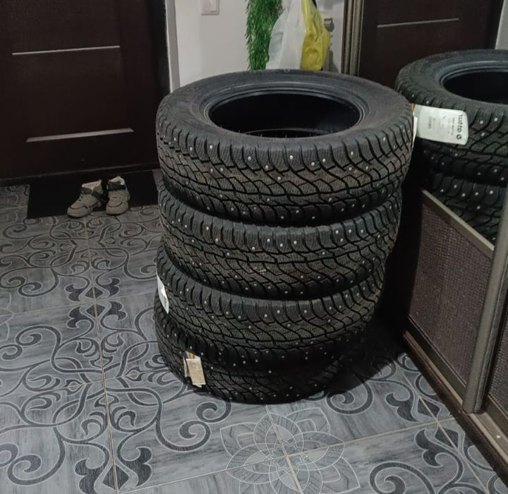 215/65/16.  новые зимние шипованные шины.