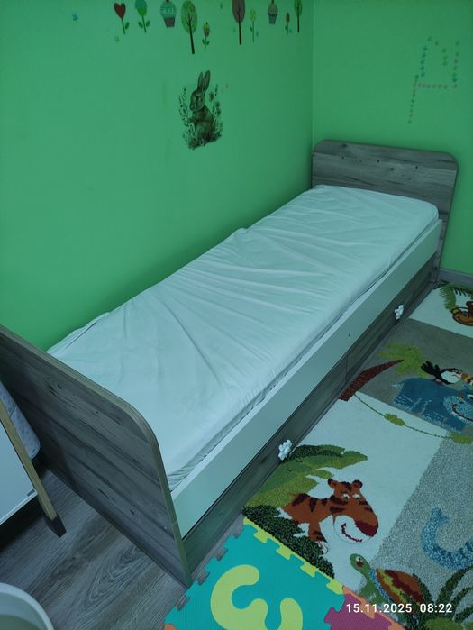 Детско легло с матрак плюс подарък.