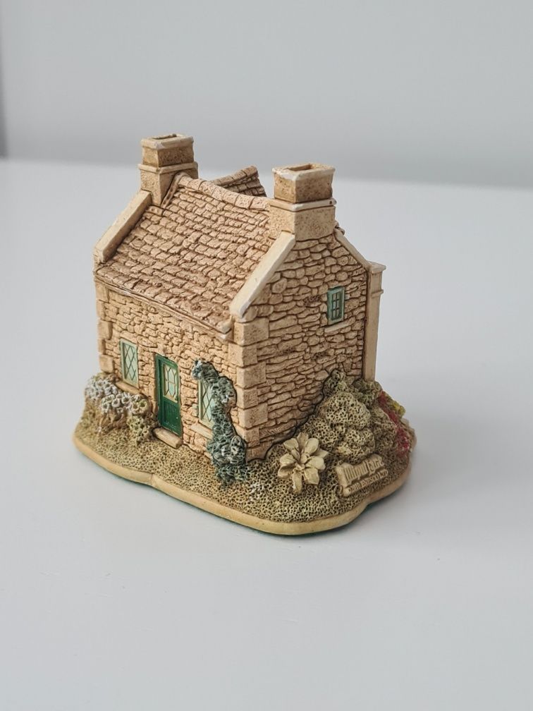 Колекционерска фигурка Lilliput Lane Pineapple Spa