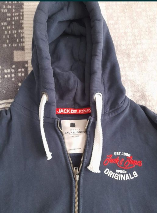 Vând hanorac Jack Jones, mărimea L produs de calitate.