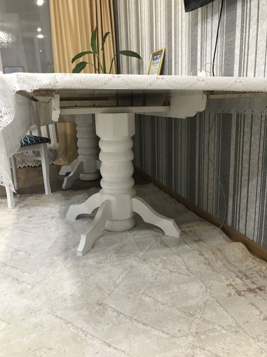 Продам стол со стульями для гостиной