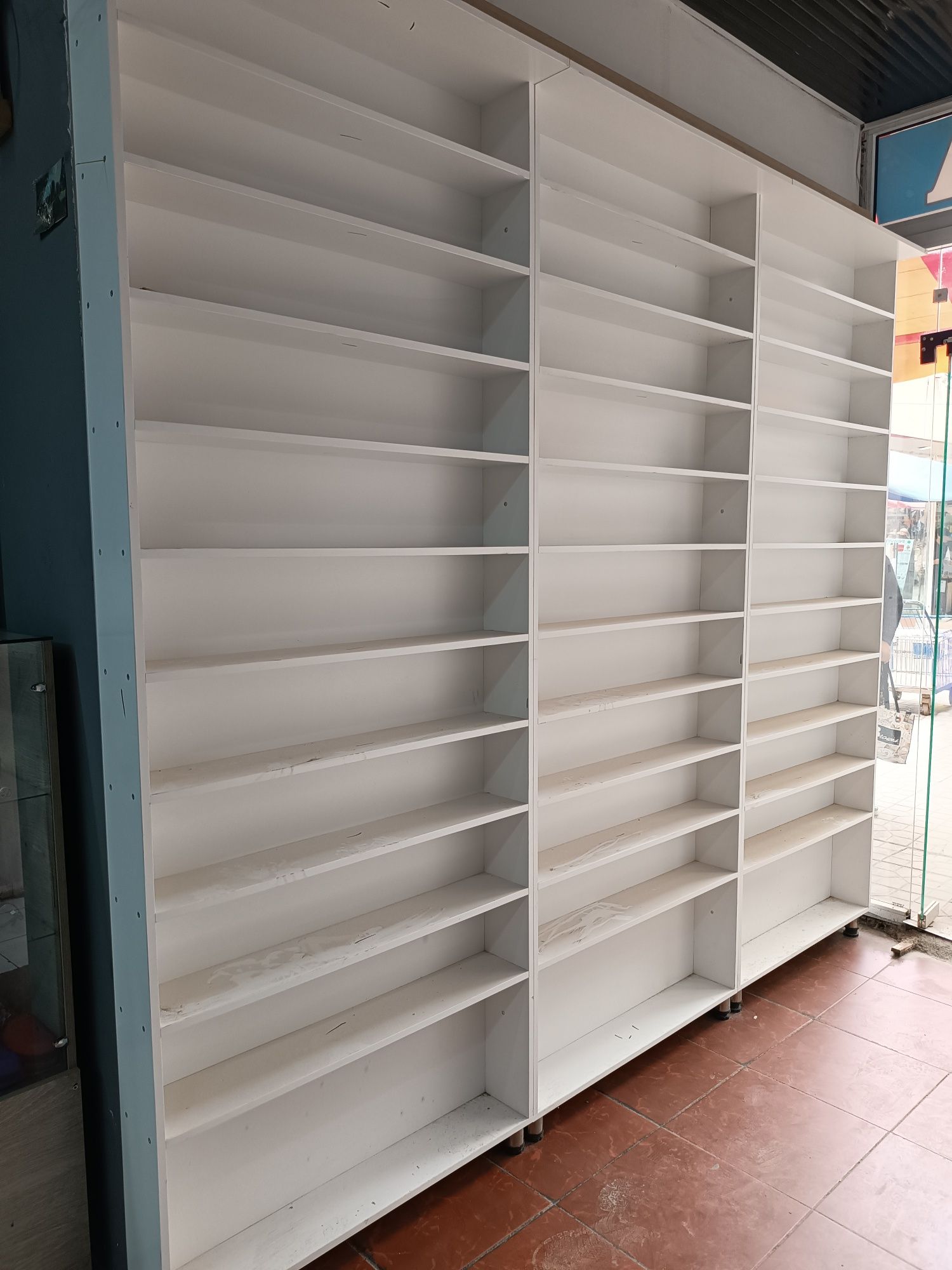 Magazinlarda stelaj yasimiz