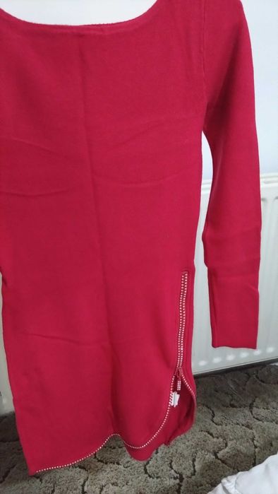 Червена туника с цип