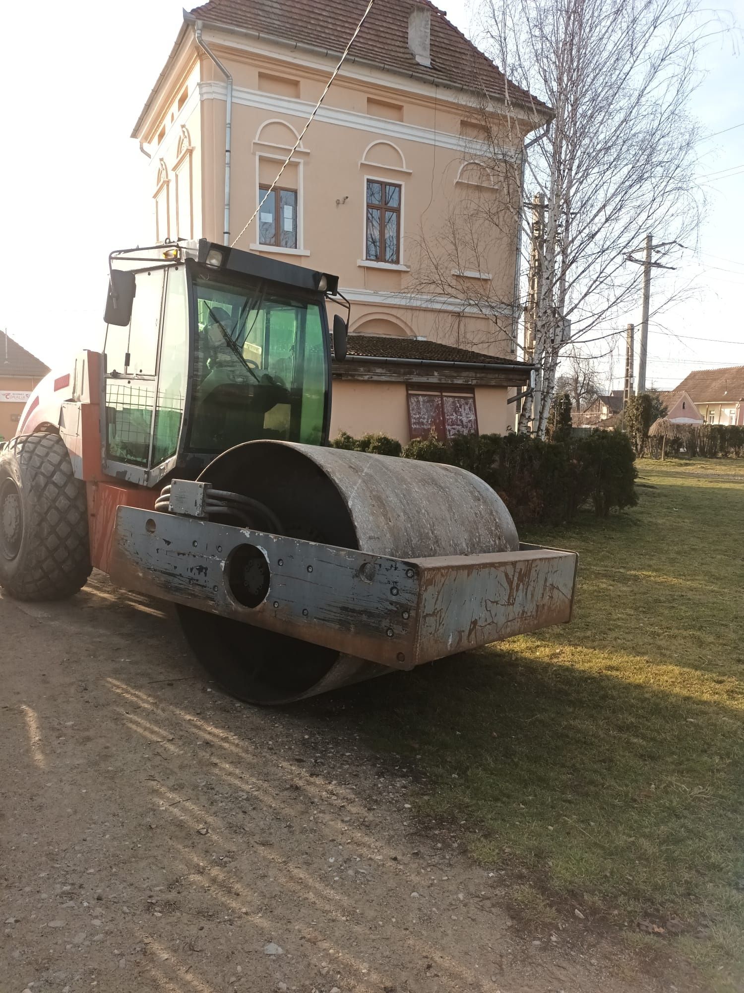 De vinzare cilindru compactor 24 to    bena  basculabila 8x4 iveco