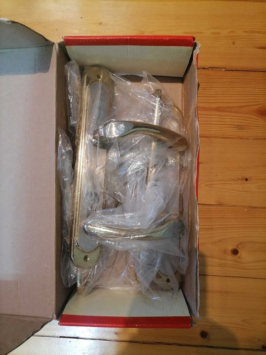 Месингови дръжки за врати