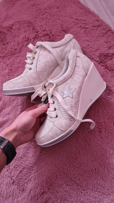 Adidasi cu platformă