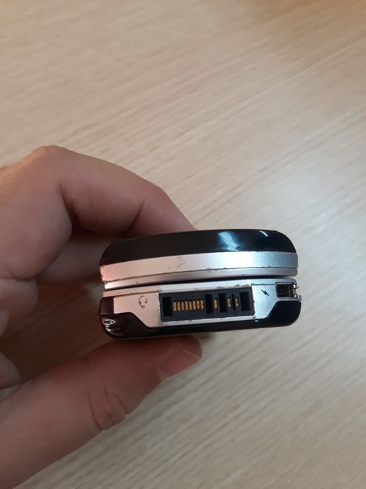 Sony Ericsson V800 in stare buna, telefon vechi de colectie, necodat