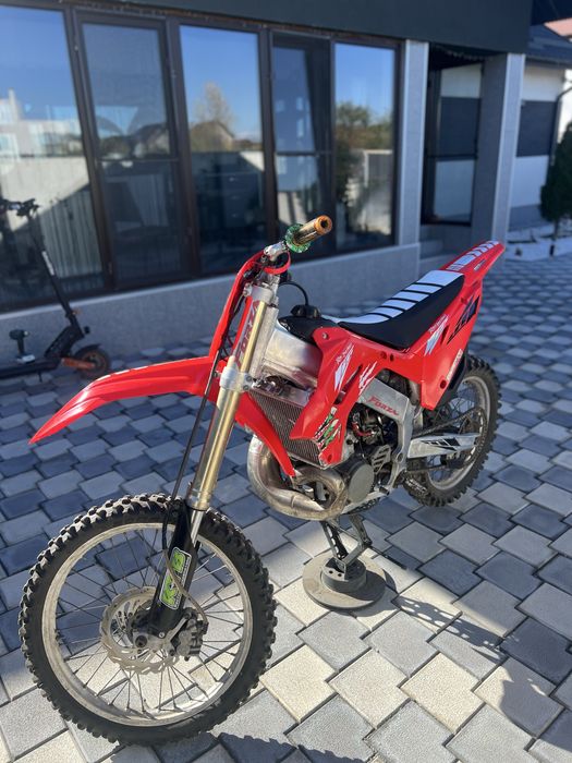 Vand Honda cr 250 sau schimb cu bmw e 46