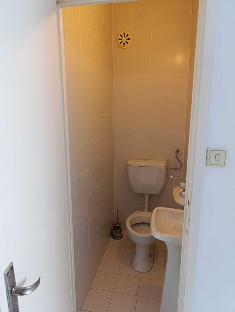 Дава се под наем Тристаен апартамент в София, Надежда 1 - 92 кв.м за 612 € - Снимка #8