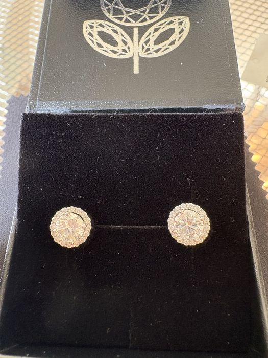 Продам серьги-пуссеты ЭПЛ с бриллиантами