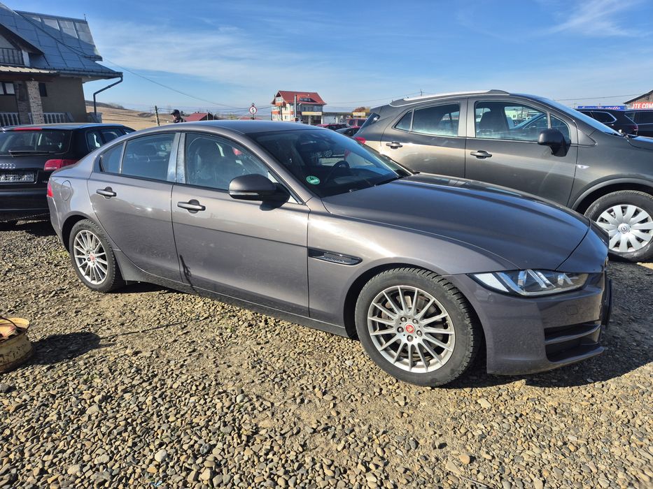 Jaguar XE  2.0 diesel 180 CP  cutie automată  2015