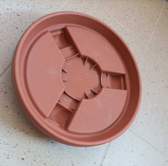 Suport/tava pe roti pt ghiveci, culoare maro, D 30cm