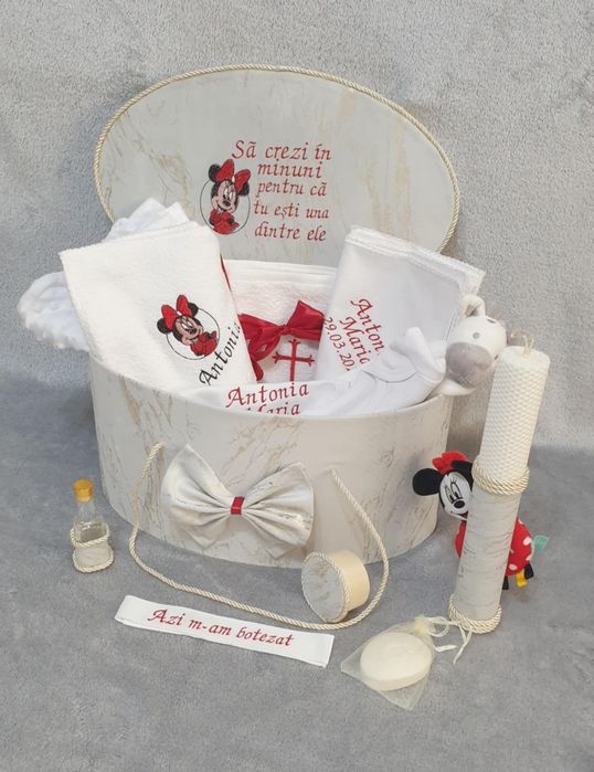 Trusouri si Lumanari de Botez Personalizate