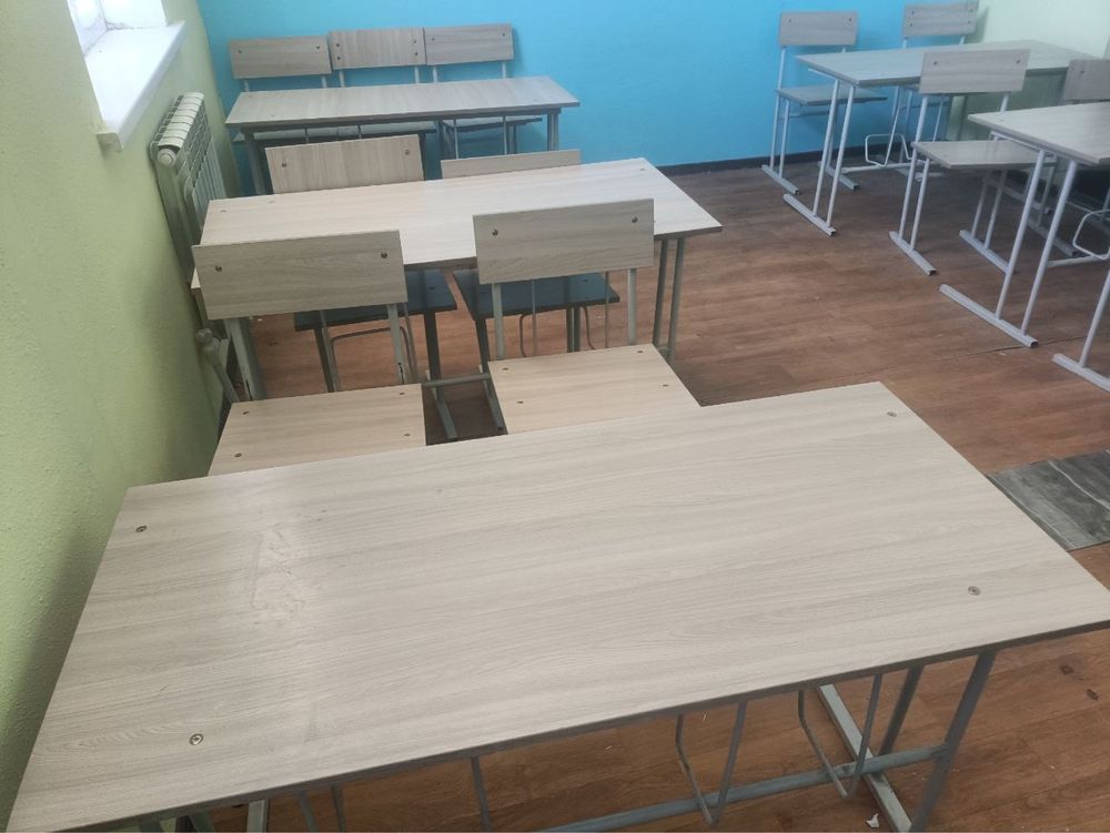 Парта со стульями