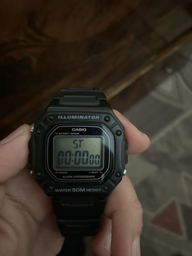 Часы Casio в хорошем состоянии.