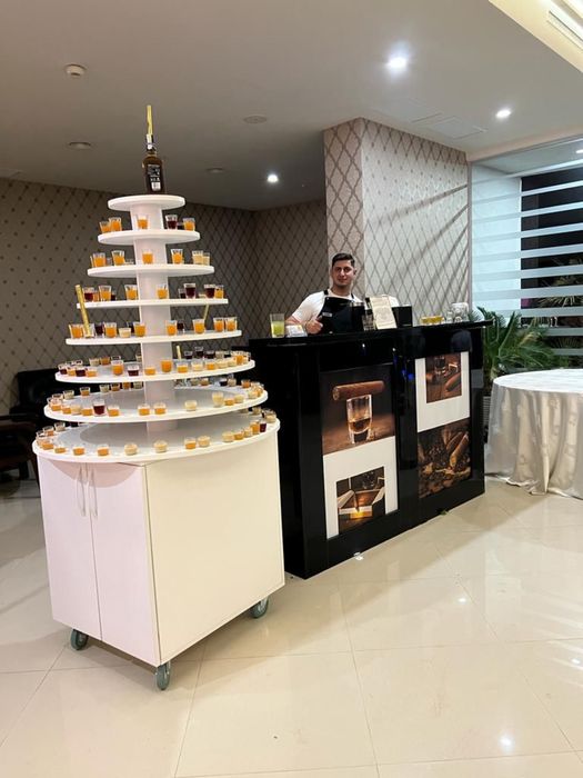 Open Bar/Tort shooturi / Barman