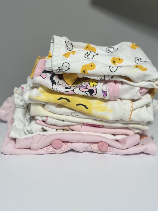 Подарявам бебешки дрешки