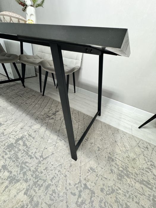 Продам стол для кухни или гостиной