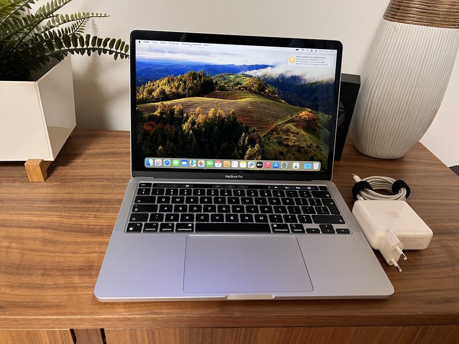 MacBook Pro M2 / 8GB RAM / 512GB / Touch Bar / Touch ID / 13.3''