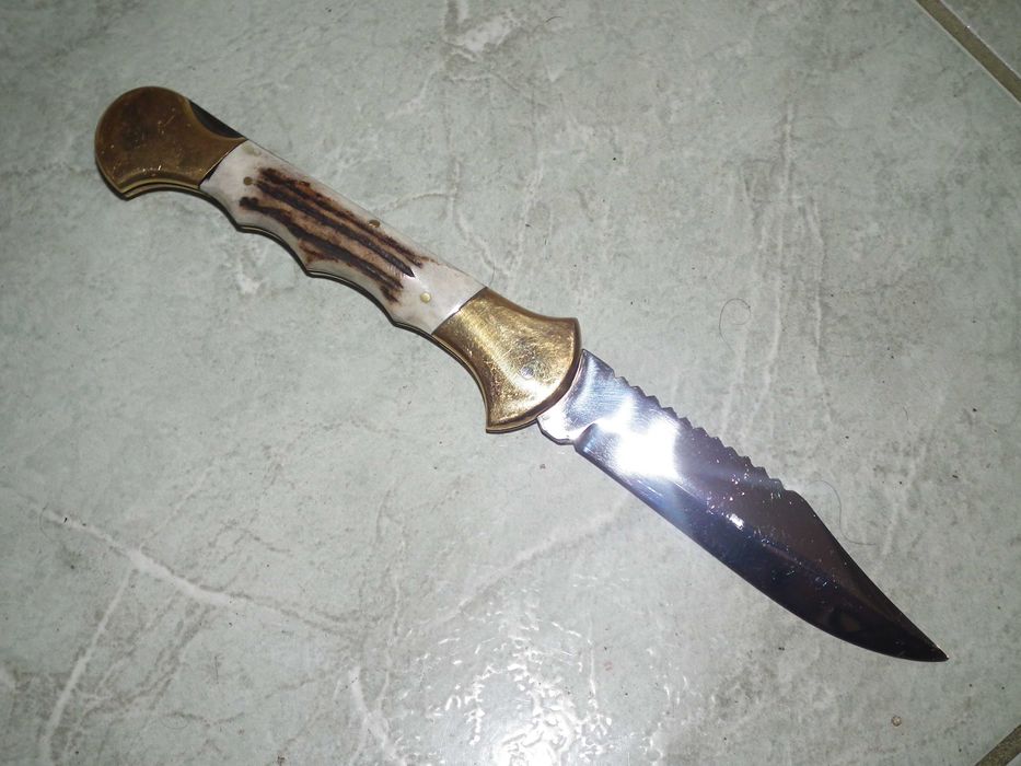 Briceag de vánátoare cu plásele din corn Nagy István back lock