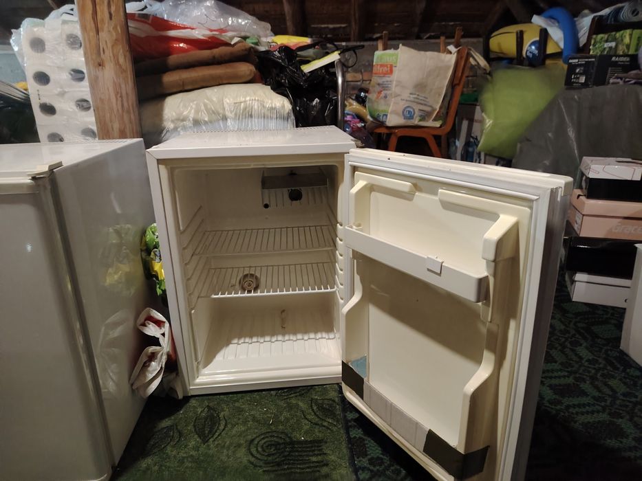 Мини бар два броя- работят без проблем