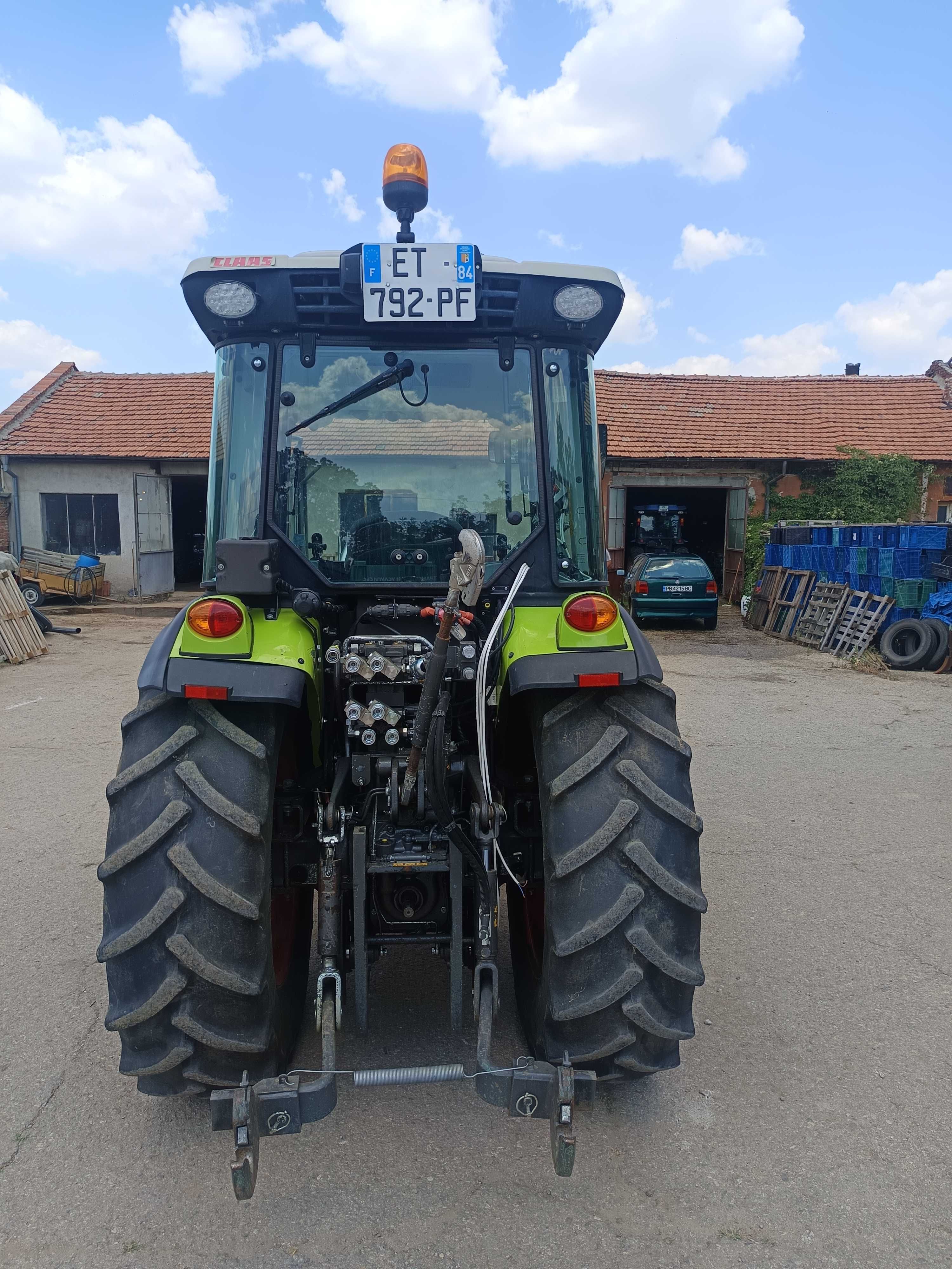Продава лозаро овощарски трактор CLAAS NEXOS 230 VL