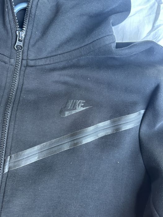 Vând Hanorac Nike Tech