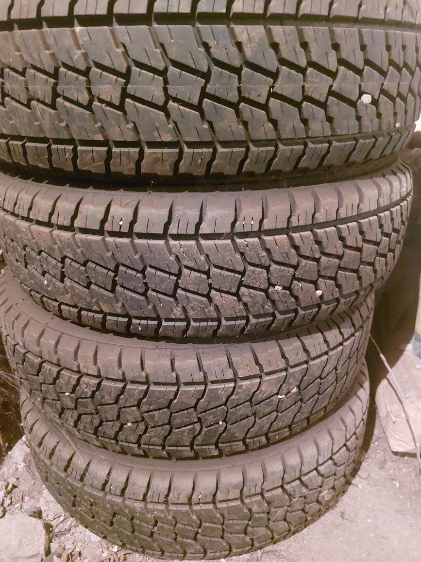 продам резину 225/75R 16C