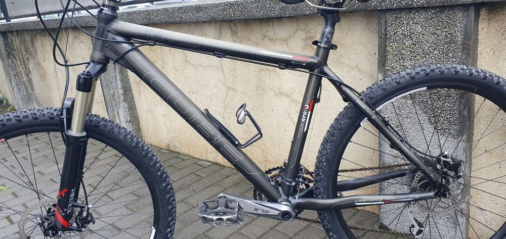 Vând Bicicleta Cube