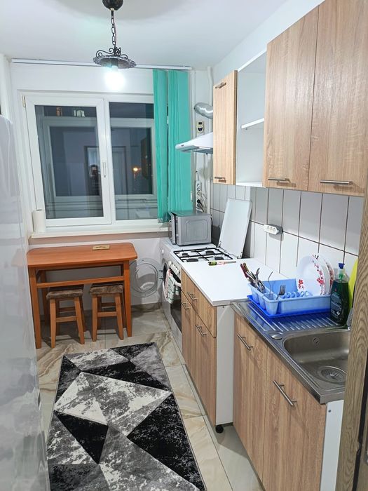 Închiriere apartament 3 camere