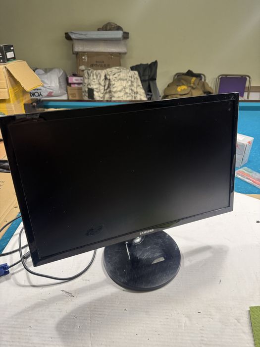 Монитор Samsung 22" (S22F350FHI) / HDMI + VGA