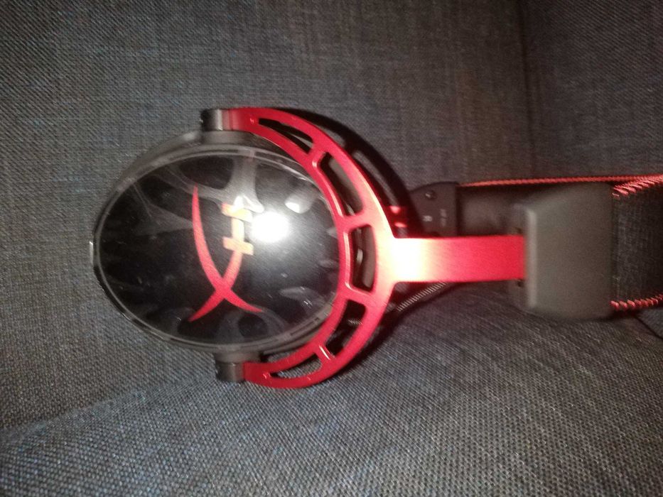 Casti gaming wireless HyperX Alpha Wireless noi la cutie