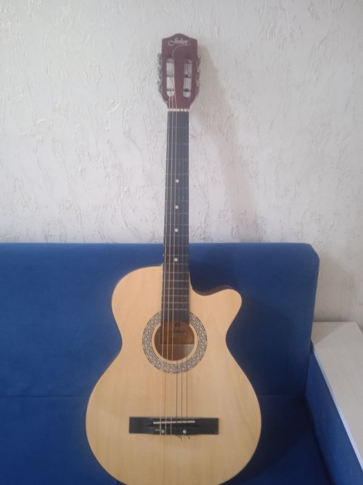 Гитара 6 струнная в очень хорошем состоянии