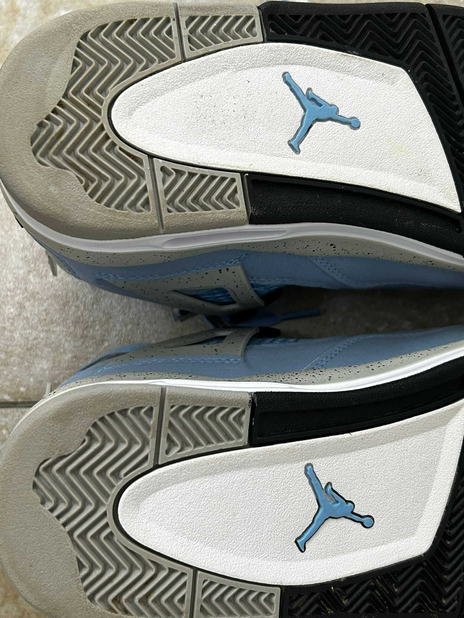 Jordan 4 Retro University Blue