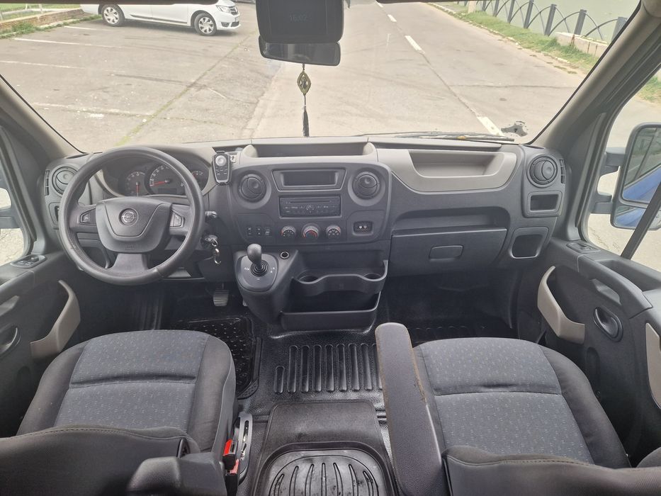 Opel Movano 2011 8+1 (adaptată persoane cu dizabilități)