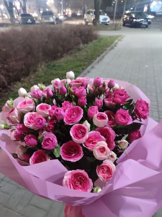 Кустовые розы букет свежие