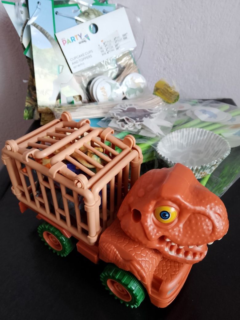 Разнообразни играчки в отлично състояние