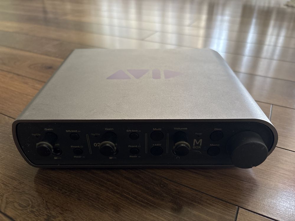 AVID MBox USB аудио интерфейс