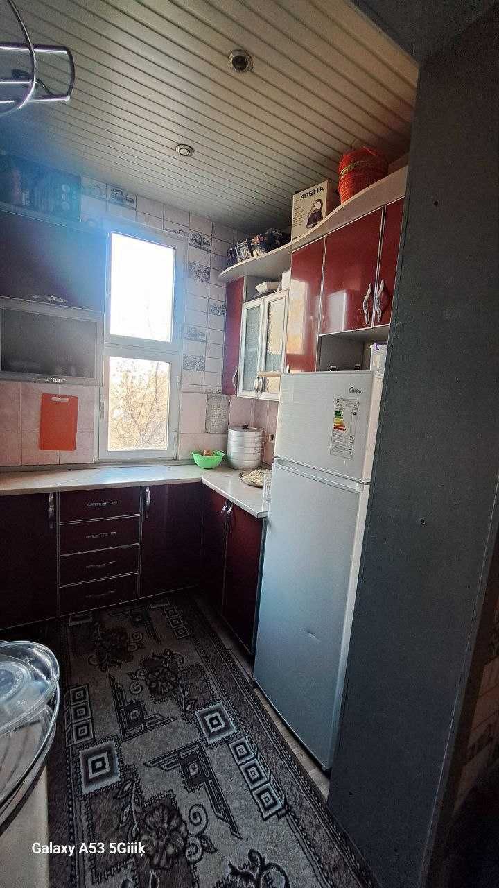 ДЁШЕВО!!! продаю 3-х комнатную квартиру в городе Навои