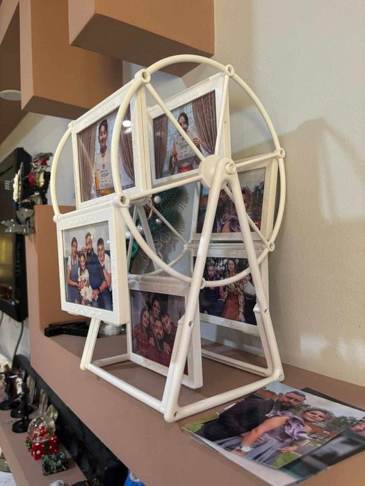 Carusel personalizat cu 12 poze/ 
100 lei