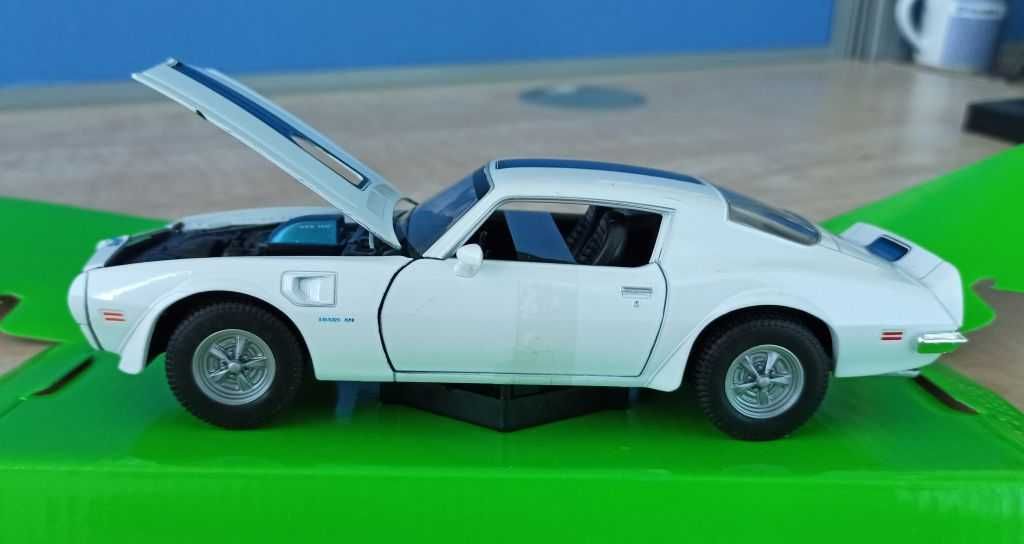 Macheta Pontiac Firebird Trans AM 1972 alb - Welly NEX 1/24